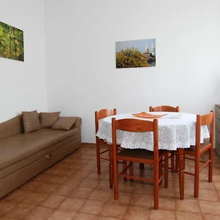 Mit Terrasse * Μεντουλίν